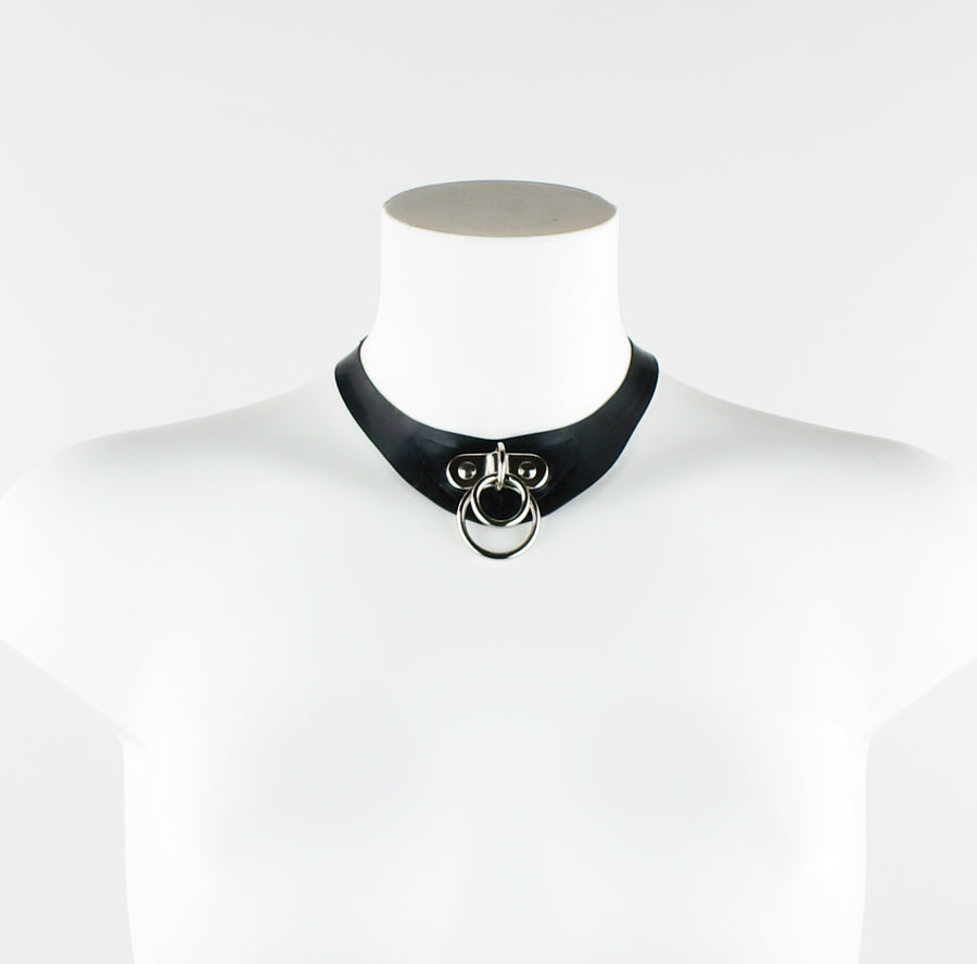 Moya Statement-Halskette mit doppeltem O-Ring aus Latex